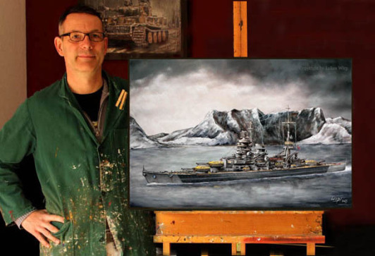 Der Marinemaler Lukas Wirp in seinem Atelier